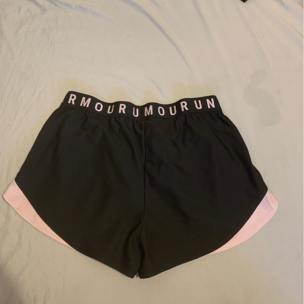 Under Armour running shorts with ✨pockets ✨ size Lg